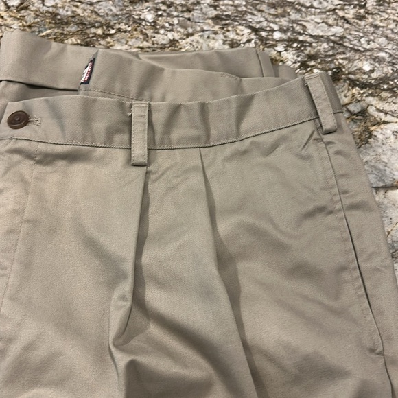 IZOD Men's Tan Pants 42/32 - Picture 5 of 9